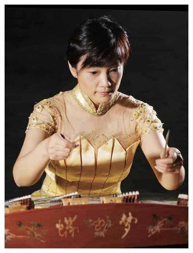 中国扬琴名家【李玲玲】简介及个人照片 扬琴大师李玲玲档案_第1张