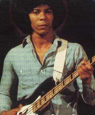 Bass Slap的发明人--Larry Graham_第1张
