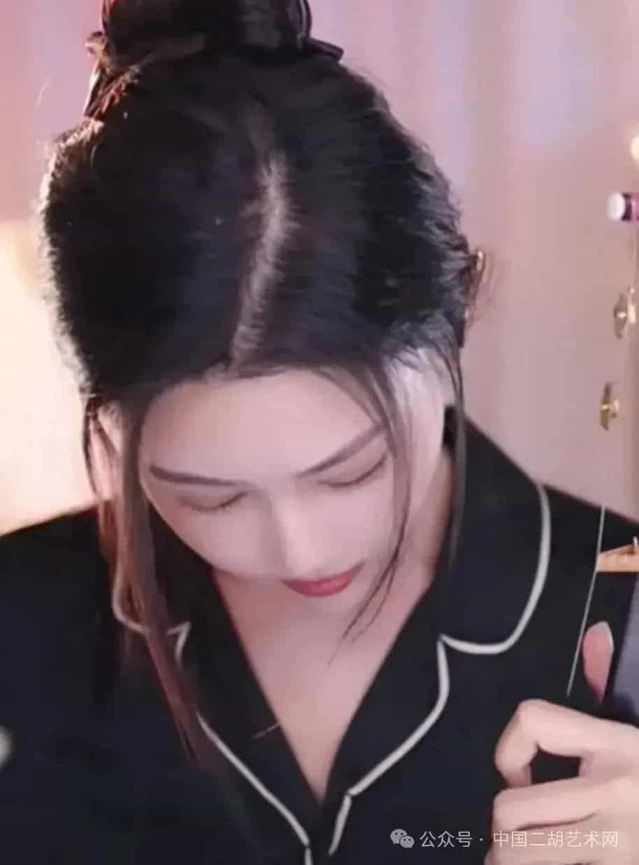 二胡换把中最常见的换指音过重问题_第1张