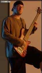握威贝斯代言人之软饼干乐队贝斯手Sam Rivers